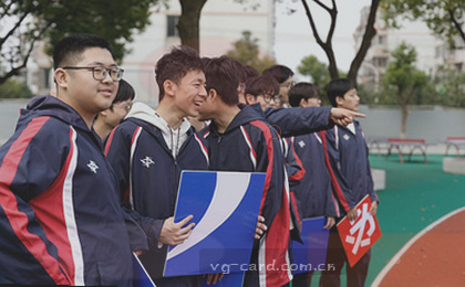球员冲刺 传球撕裂防线 射门入网